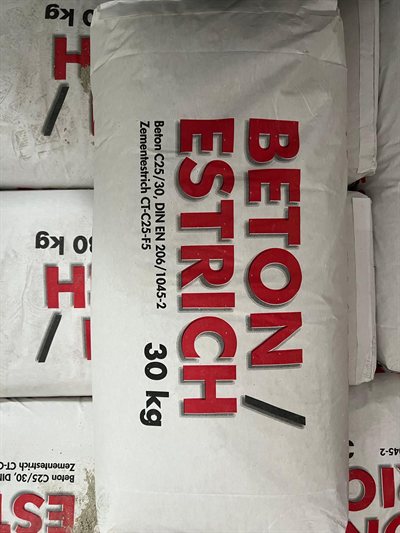Schwepa Beton/Estrich, Gebinde im Regal bei Karsen Baustoff