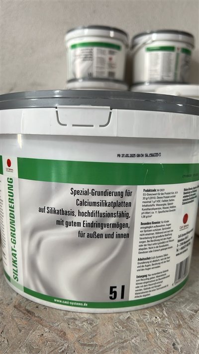 CaSi-Systems Silikat-Grundierung, Gebinde im Regal bei Karsen Baustoff