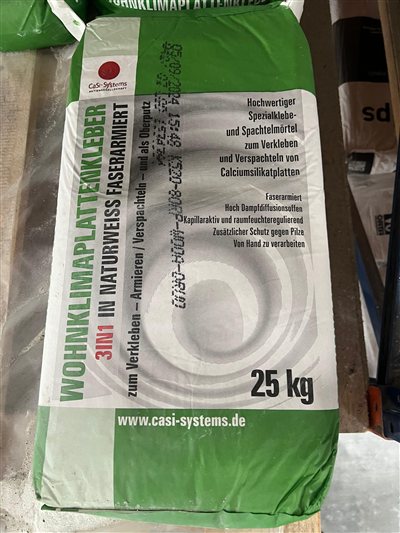 CaSi-Systems Wohnklimaplattenkleber 3in1, Gebinde im Regal bei Karsen Baustoff