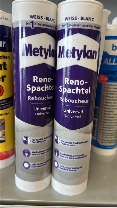 Metylan Reno-Spachtel Universal, Gebinde im Regal bei Karsen Baustoff